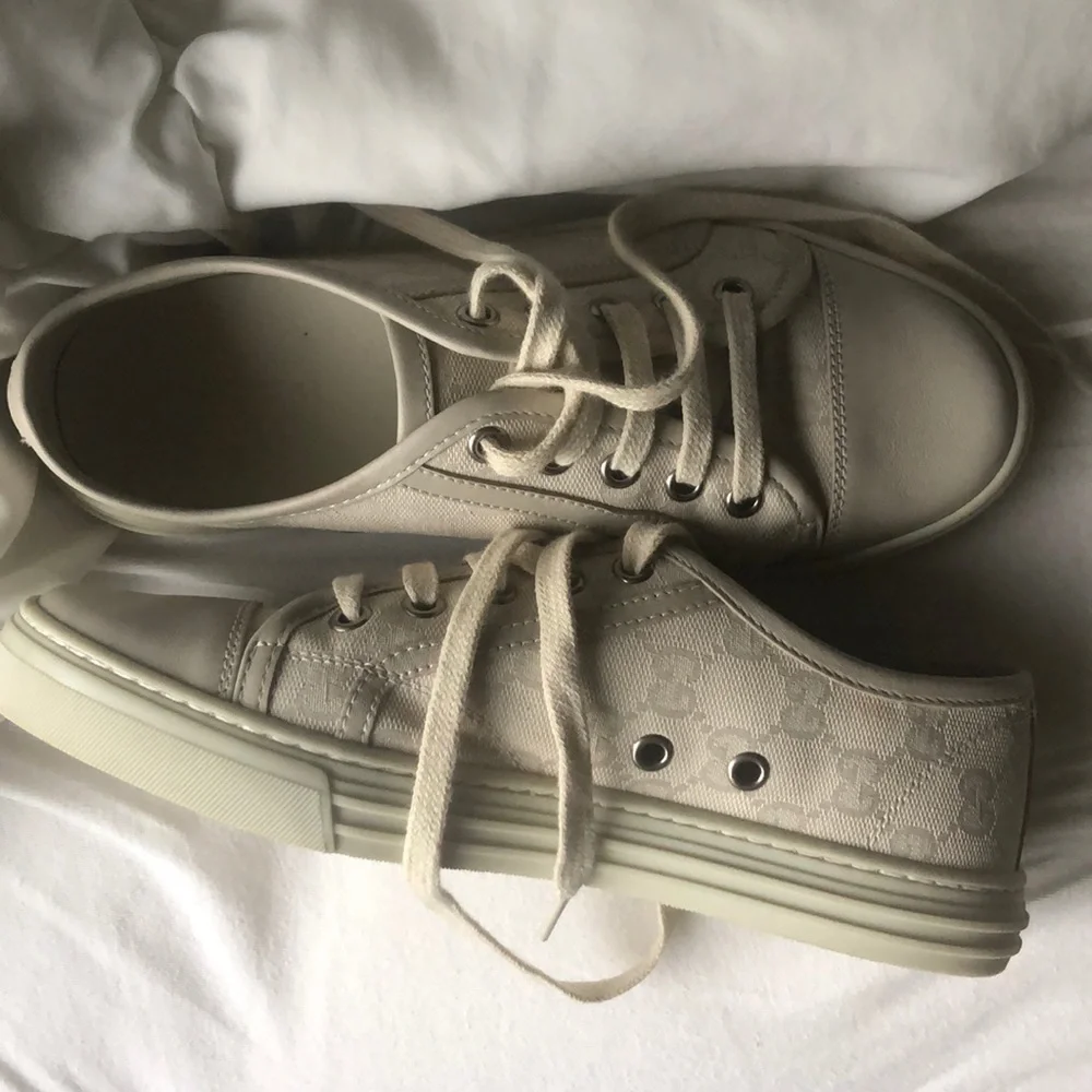 Gucci Beige Canvas Low-Top Sneakers